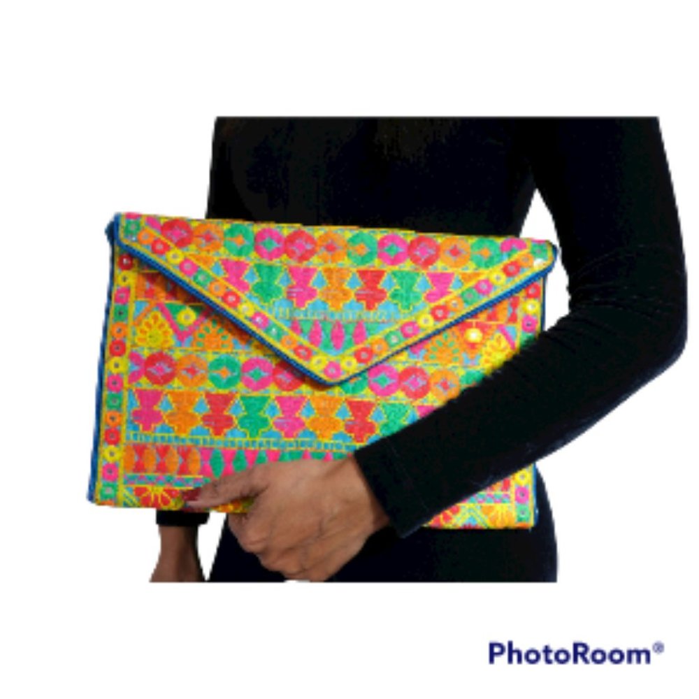 NWT Embroidered Envelope Clutch